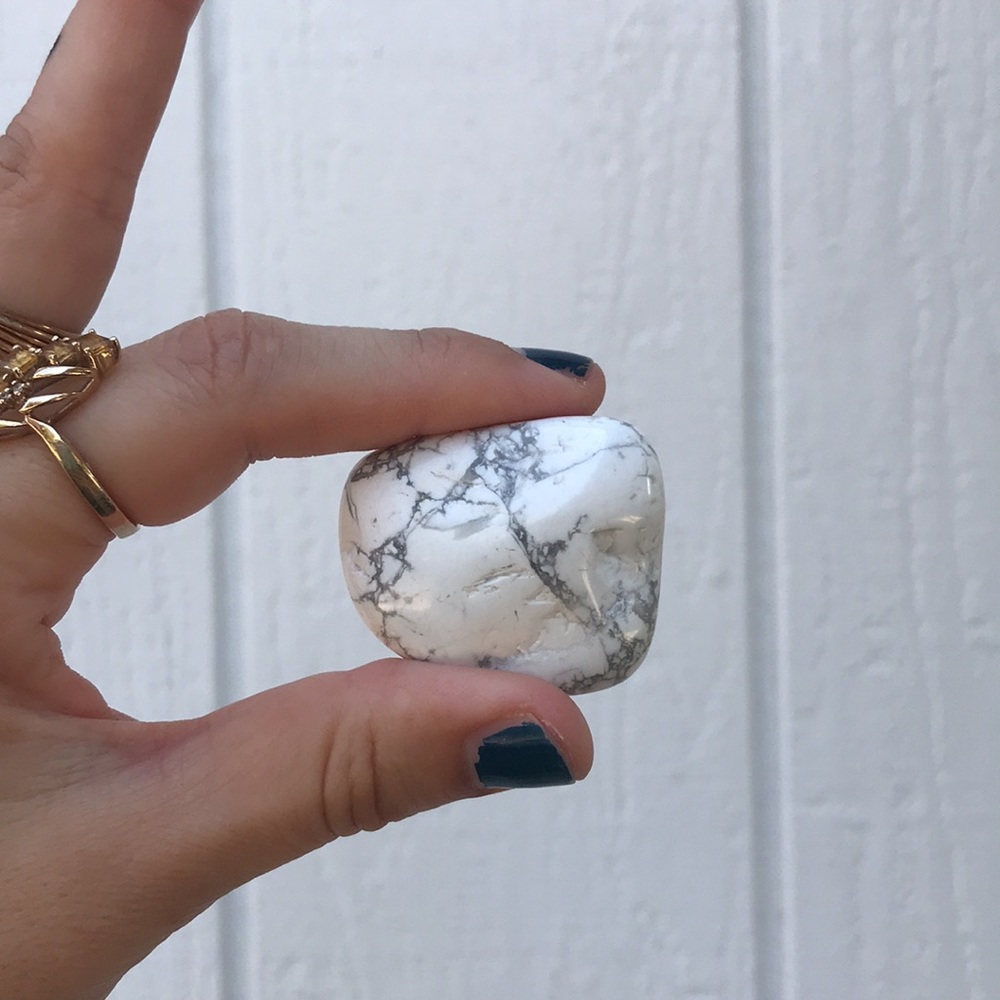 Howlite - Picture 4 of 4